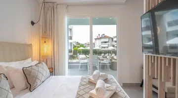 Mirablue Deluxe Residences