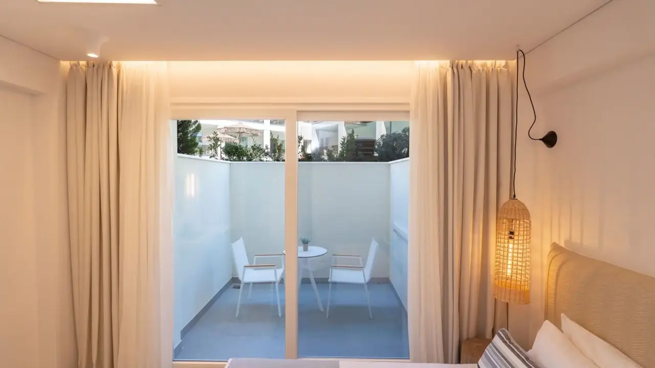 Mirablue Deluxe Residences