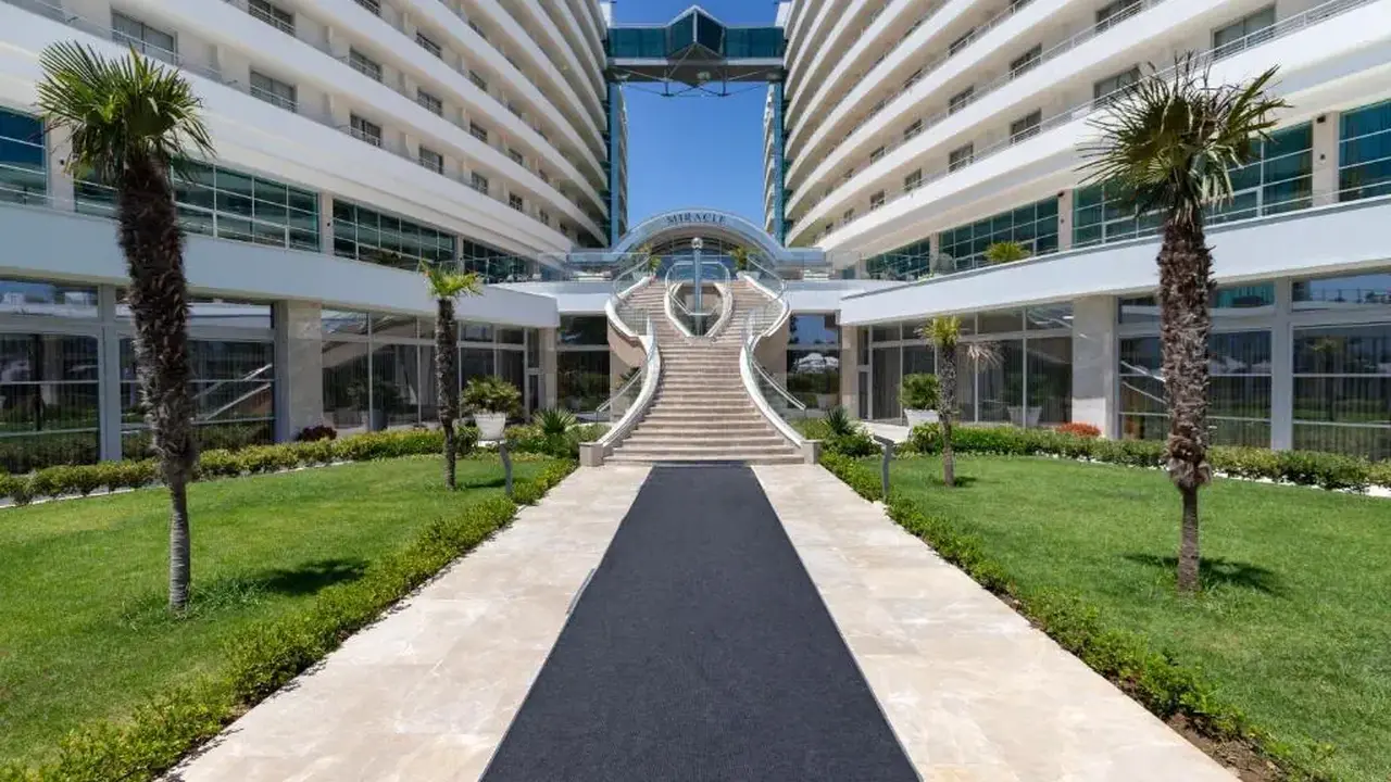 MIRACLE RESORT