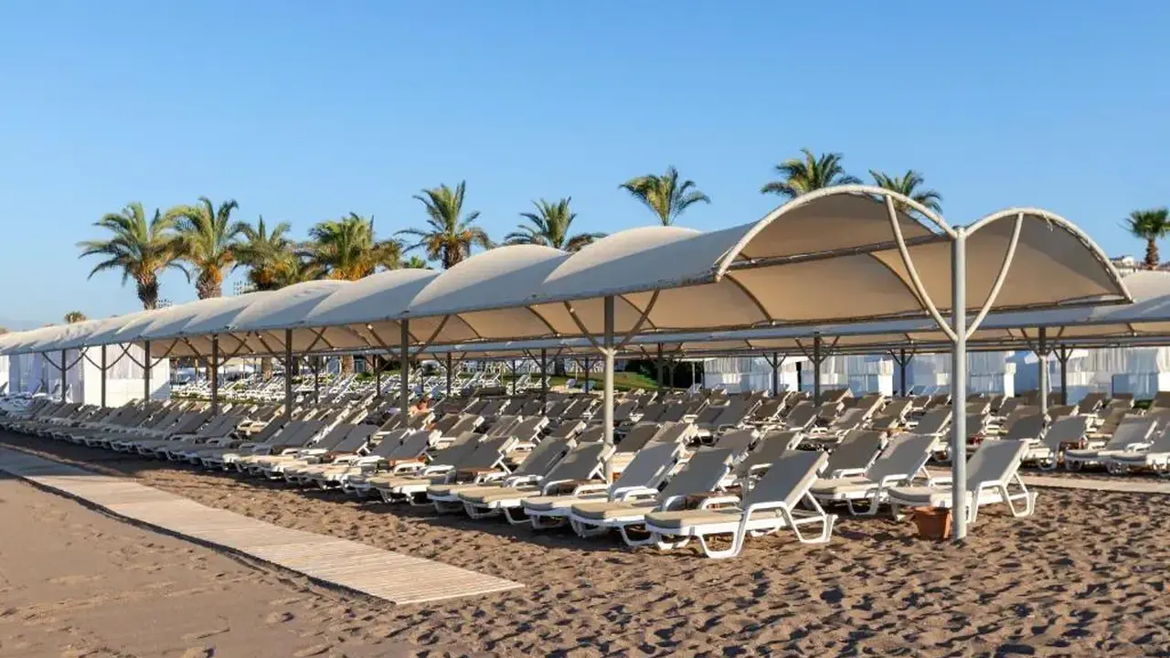 MIRACLE RESORT