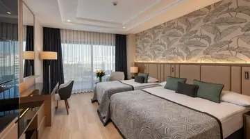 MIRACLE RESORT