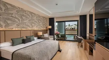 MIRACLE RESORT