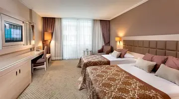 MIRACLE RESORT