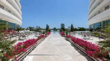 MIRACLE RESORT
