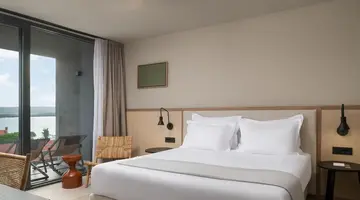 Molum Hotel & Residences