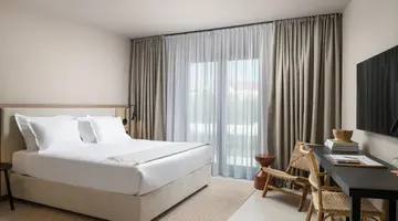 Molum Hotel & Residences