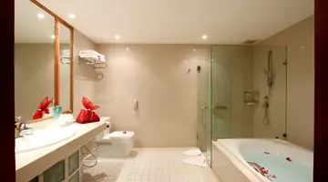 MOM TRI'S VILLA ROYALE