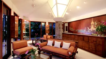 MOM TRI'S VILLA ROYALE