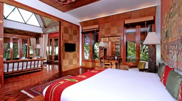 MOM TRI'S VILLA ROYALE