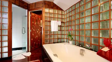 MOM TRI'S VILLA ROYALE