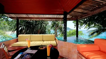 MOM TRI'S VILLA ROYALE