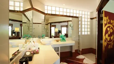 MOM TRI'S VILLA ROYALE