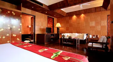 MOM TRI'S VILLA ROYALE