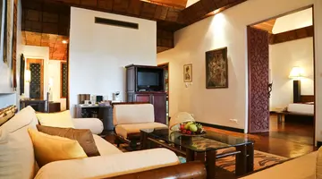 MOM TRI'S VILLA ROYALE