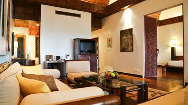 MOM TRI'S VILLA ROYALE
