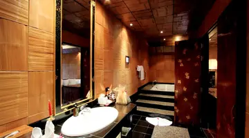 MOM TRI'S VILLA ROYALE