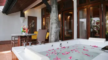 MOM TRI'S VILLA ROYALE