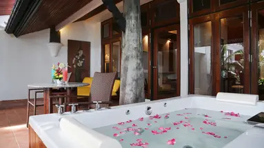MOM TRI'S VILLA ROYALE