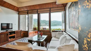 MOM TRI'S VILLA ROYALE