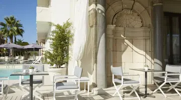 Mon Repos Palace