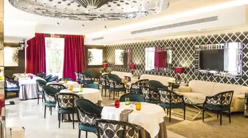 Monarque Sultan Aparthotel