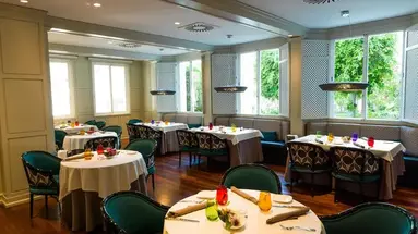 Monarque Sultan Aparthotel
