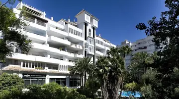Monarque Sultan Aparthotel