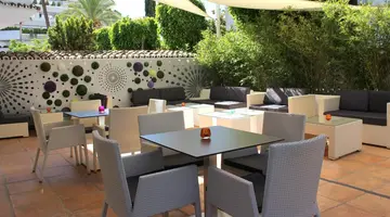 Monarque Sultan Aparthotel