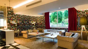 Monarque Sultan Aparthotel