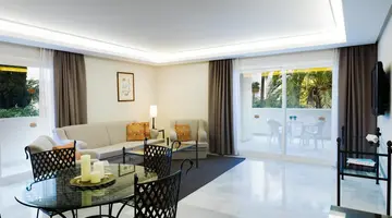 Monarque Sultan Aparthotel