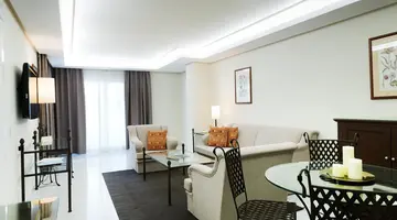 Monarque Sultan Aparthotel