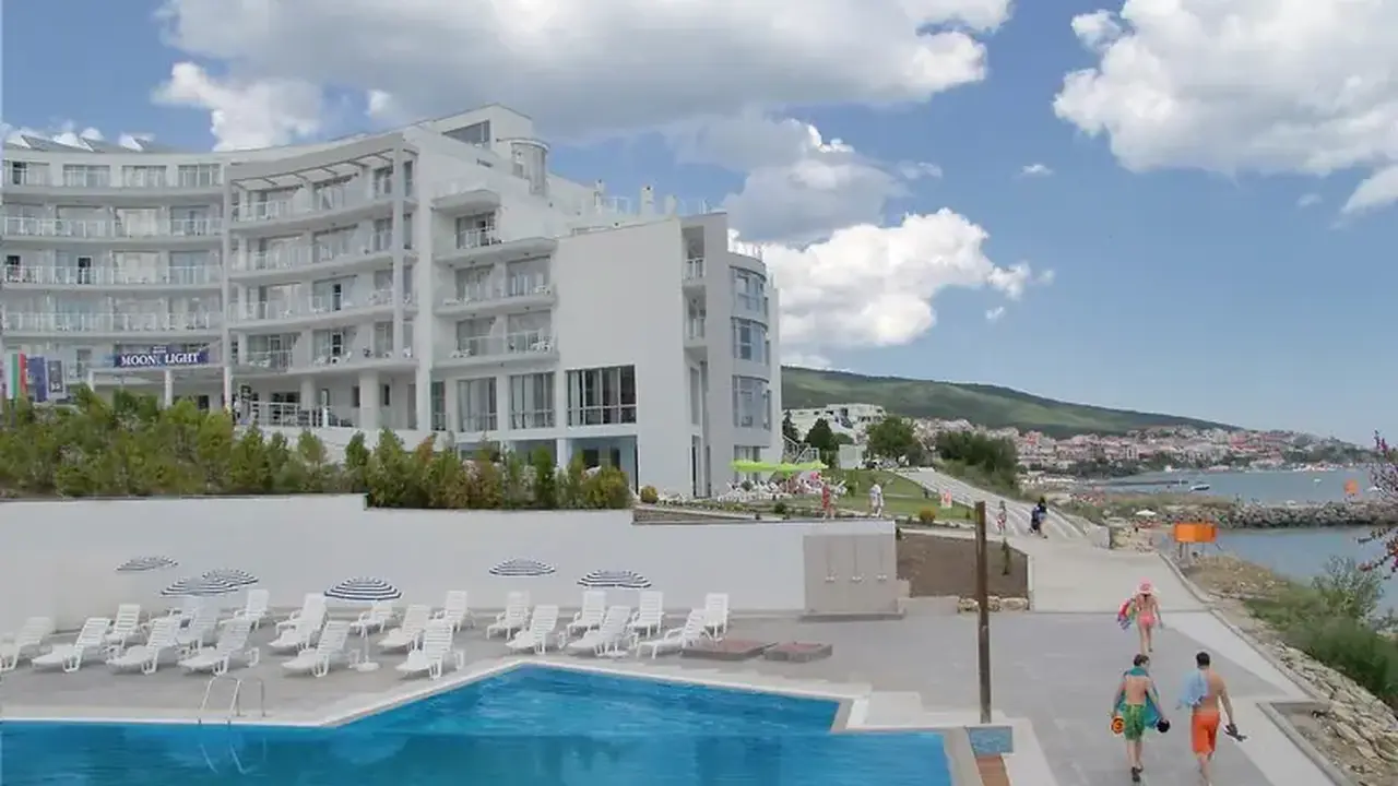 Moonlight hotel