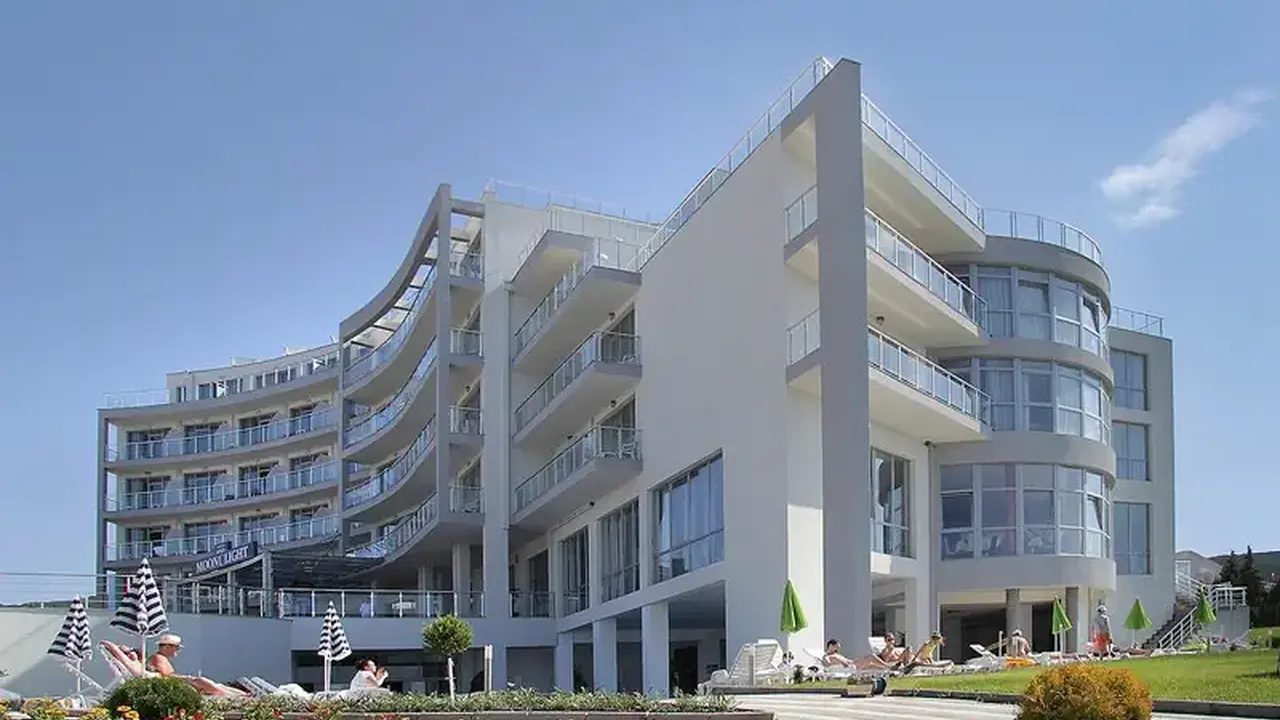 Moonlight hotel