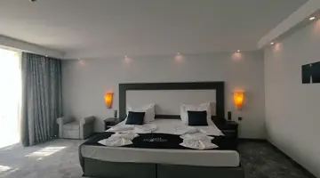 Moonlight hotel