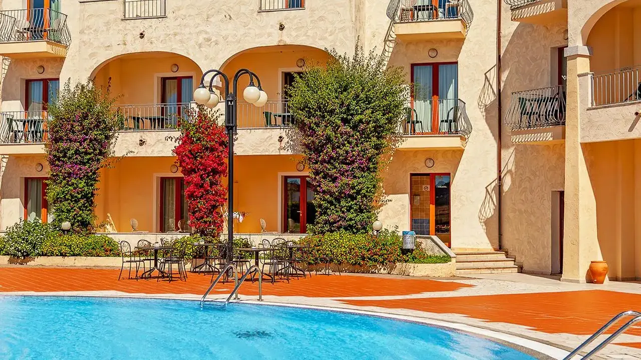 MORISCO BLU HOTEL