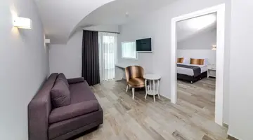 MOTTO PREMIUM HOTEL