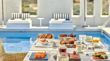 Mr & Mrs White Hotel Paros
