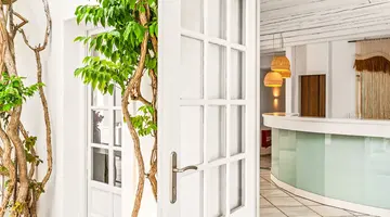 Mr & Mrs White Paros