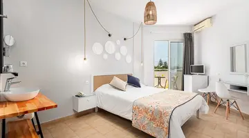 Mrs Chryssana Beach Hotel