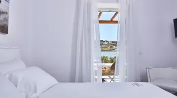 Mykonos Waves Beach House & Suites