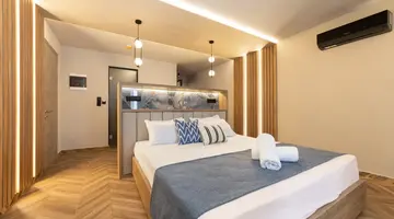 MYTHIC SUMMER HOTEL