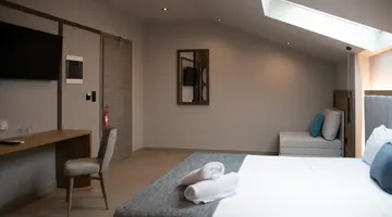 MYTHIC SUMMER HOTEL