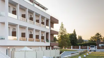 MYTHIC SUMMER HOTEL