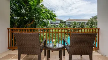 NAITHONBURI BEACH RESORT