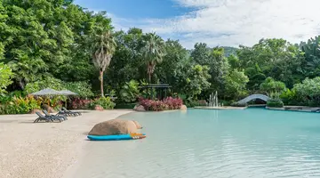 NAITHONBURI BEACH RESORT