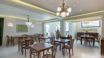 Nami Hotel & Suite
