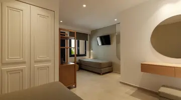Nami Hotel & Suites