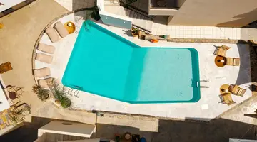 NAMI HOTEL & SUITES