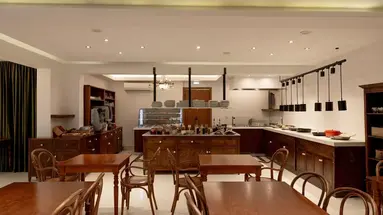 Nami Hotel & Suites
