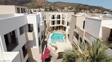 Nami Hotel & Suites